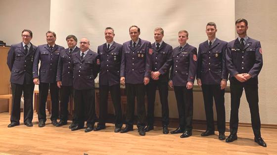 Der neue Vorstand der Freiwilligen Feuerwehr Oberföhring stellte sich zum Gruppenfoto. Foto: Verein