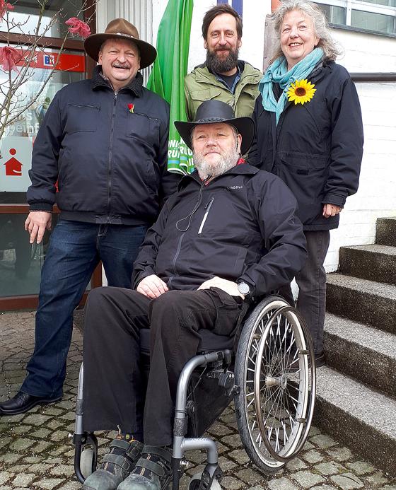 Der neue Vorstand (v.l.): Michael Senft, Uwe Linke, Jochen Gemke (vorn) und Doris Popp.	Foto: privat