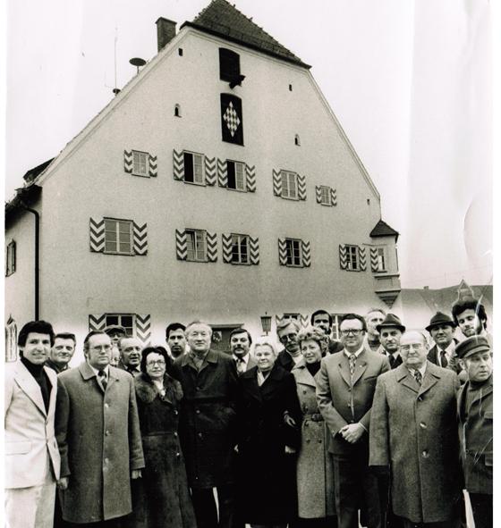 Die SPD-Stadtratsfraktion 1978 vor dem Ebersberger Rathaus. Seit nun 100 Jahren ist die SPD in der Kreisstadt lokalpolitisch vertreten. Foto: Helmuth Wohner