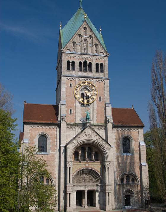 Die Pfarrkirche St. Anna im Lehel bietet zu den Ostermessen anspruchsvolle Kirchenmusik. Foto: Thomas Effinger
