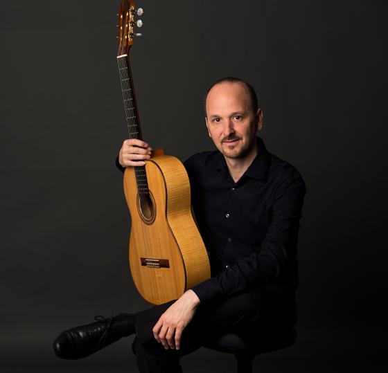 Der Organisator des 5. Gitarrenfestivals, Johannes Tonio Kreusch wird am 12. Mai ebenfalls einen Gitarrenworkshop anbieten. Foto: Pierre Kalelin