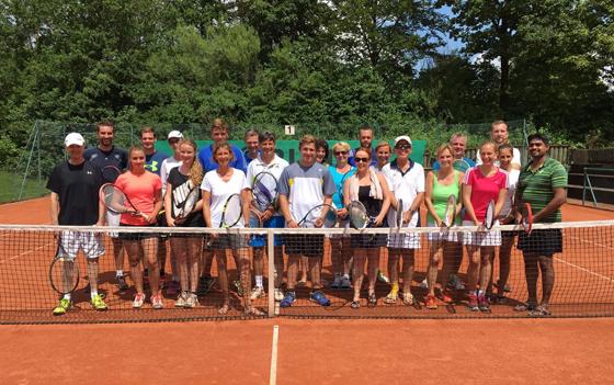 Mit seinem traditionellen Schleiferl-Turnier leitet der Zornedinger Tennisclub die Saison ein. Foto: TC Zorneding