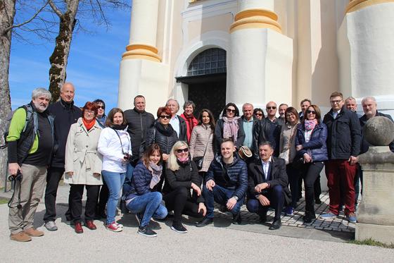 Zu Gast im Landkreis München war eine Delegation aus dem Partnerlandkreis Wieliczka, hier vor der Wieskirche in Steingaden (Kreis Weilheim-Schongau). Foto: LRA München