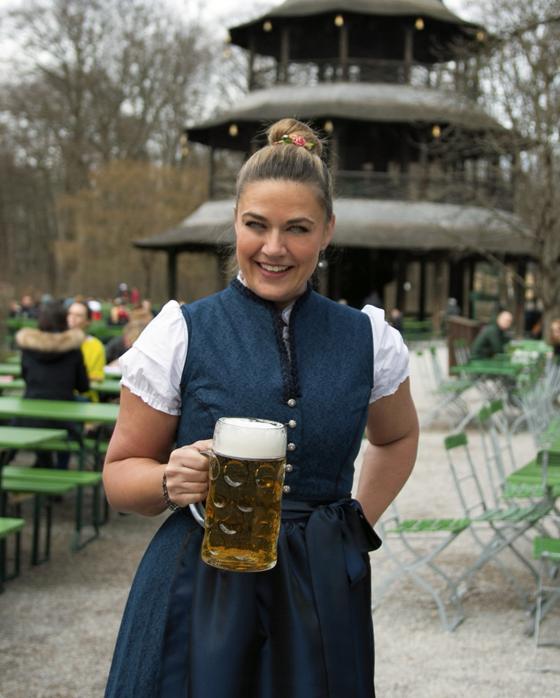 Stephanie Tiling will Bayerische Bierkönigin werden. Sie wäre die erste Münchnerin auf dem Ehrenthron. Foto: VA
