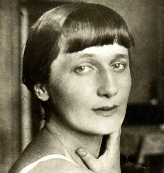 Anna Achmatowa, um 1925. Foto: VA