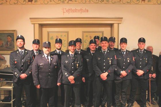 Zahlreiche Mitglieder der Freiwilligen Feuerwehr Holzkirchen konnten bei der 149. Generalversammlung befördert werden. Foto: FFW Holzkirchen