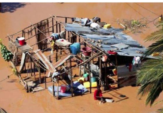 Überschwemmung Ende März 2019 am Fluss Buzi in der Nähe der Stadt Beira. Foto: privat