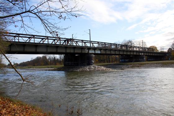 Die CSU im Stadtrat will die Braunauer Eisenbahnbrücke für den Radverkehr öffnen. Foto: Bjs, CC BY-SA 3.0