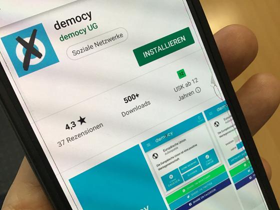Die App democy können Nutzer eines Smartphones kostenlos im Google- oder Apple-Store herunterladen. Foto: bs