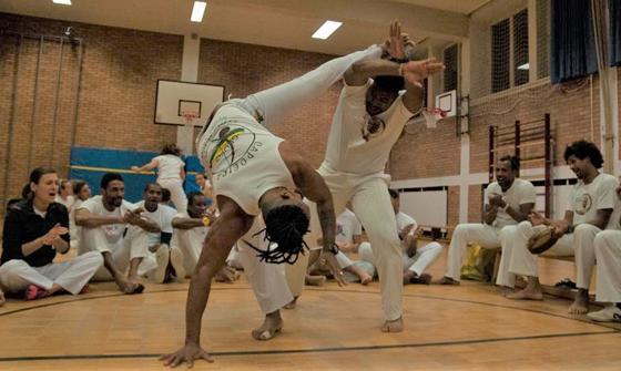Capoeira ist in Brasilien Nationalsport und seit 2014 von der Unesco als immaterielles Weltkulturerbe anerkannt. Foto: VA