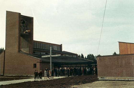 1969 wurde die Pfarrkirche St. Bruder Klaus feierlich eingeweiht. Das 50-jährige Jubiläum wird am 1. Juni gefeiert. Foto: VA