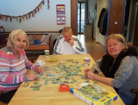 Die WG-Bewohner puzzeln gerne oder spielen Gesellschaftsspiele. Foto: privat