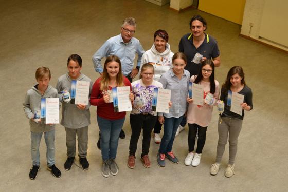 Die Klasse 6d des Humboldt-Gymnasiums Vaterstetten hat sich an der Taferl-Aktion beteiligt. Foto: Partnerschaftsverein