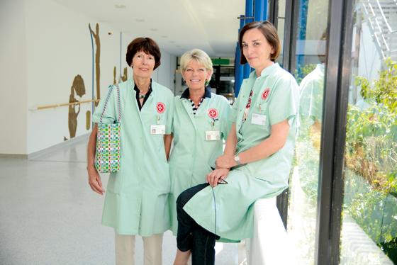 Die Grünen Damen und Herren sorgen kümmern sich im Harlachinger Krankenhaus um die Patienten. Foto: München Klinik
