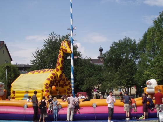 Das Straßenfest in Neubiberg erfreut sich seit 30 Jahren großer Beliebtheit. Foto: VA