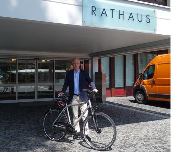 Grünwalds Bürgermeister Jan Neusiedl hofft darauf, dass sich möglichst viele Bürger an der Stadtradlaktion beteiligen. Foto: hw
