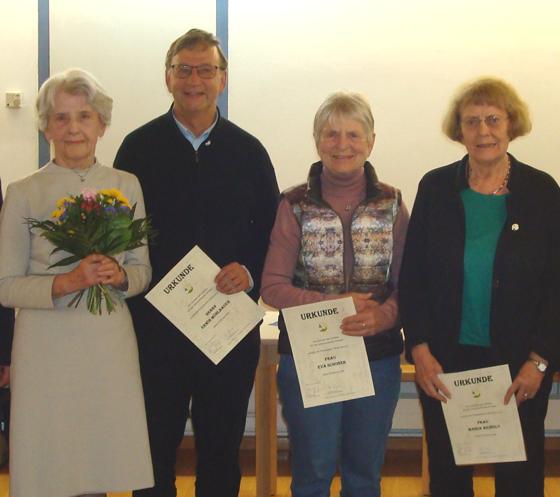 Ehrung langjähriger Mitglieder (v.l): Elfriede Laufer, Erwin Mühlbauer, Eva Schober und Maria Reinelt. Foto: privat