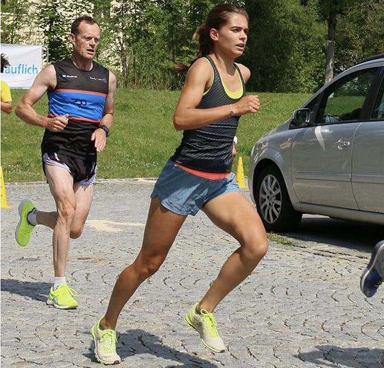 Die Triathletin Daniela Kleiser war im letzten Jahr die schnellste Läuferin bei den Herren und Damen beim Burglauf. Dieses Jahr will sie den Gesamttitel wieder verteidigen. Foto: VA