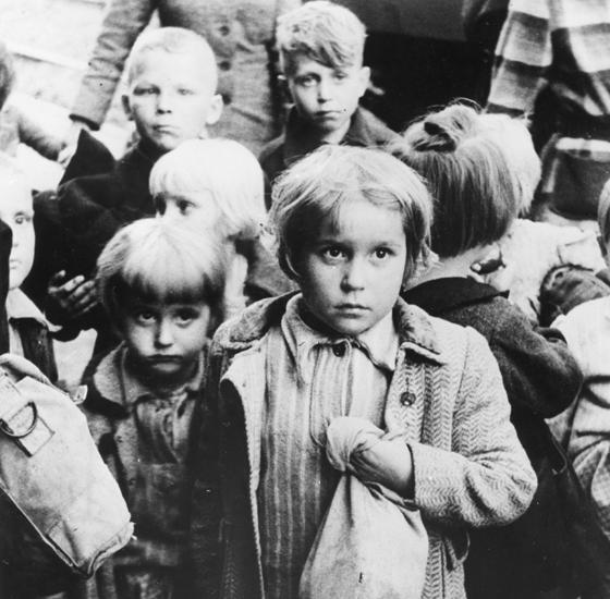 Kinder deutscher Vertriebenen, 1948. Foto: Wikipedia Commons