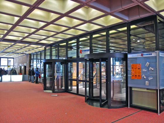 Die Münchner Stadtbibliothek am Gasteig wird vorübergehend ins Motorama ziehen. Foto: Schlaier, CC BY-SA 3.0