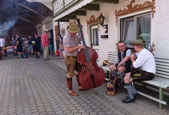 Viel Spaß und gute Gespräche gab es beim Sommerfest auf dem Meserhof in Brunnthal. Foto: VA