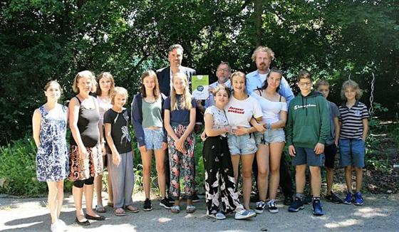 Spendenübergabe an die Schüler der Montessori München e.V. Foto: SHL Gruppe