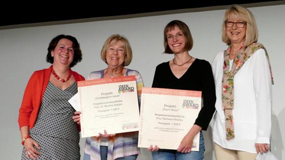 Monika Sedlbauer (links) und Ute Lenz (rechts) vom Organisationsteam mit den beiden Preisträgerinnen Dr. Monika Ziegler (2. von links) und Barbara Hiraoka. Foto: oh