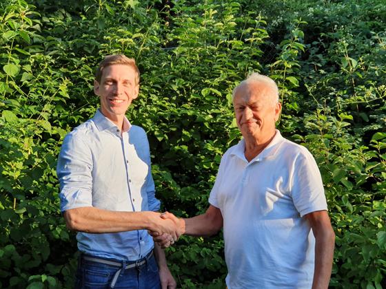 Der 100. Grüne in Bogenhausen: Phillip K. (links) mit Gründungsmitglied Holger Machatschek. Foto: Partei