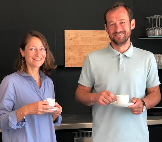 Alexandra Bitterwolf und Admir Postura freuen sich schon auf die Eröffnung des neuen Cafés der Nachbarschaftshilfe im Haus der Begegnung am 11. September.  Foto: hw