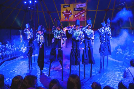 Tolle Akrobatik zeigen die jungen Teilnehmer, die am 24. August im Zirkus Simsala auftreten. Viele Zuschauer sind erwünscht. Foto: VA