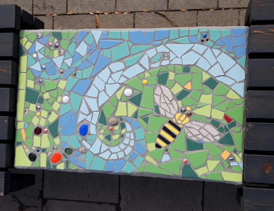 Mit den Mosaiken wird nun der Hans-Mielich-Platz verschönert, ein Erfolg der Bürger-Initiative Mehr Platz zum Leben. Foto: VA