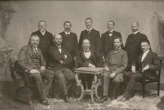 Das erste Foto des DuOeAV-Vereinsvorstandes, um 1900. Foto: Archiv DAV