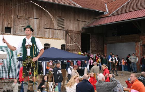 Beim Hoffest werden auch die Irschenberger Goaßlschnoitza auftreten. Gute Unterhaltung ist garantiert. Foto: VA
