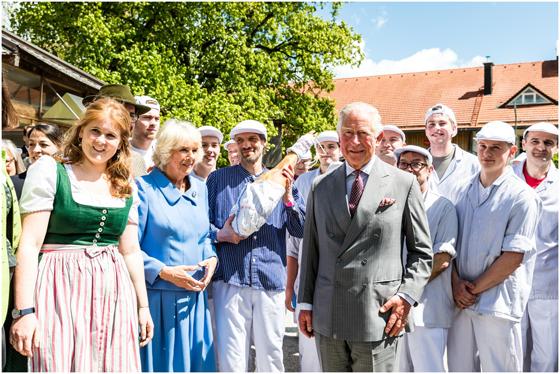 Royaler Besuch: Im Mai schaute Prinz Charles persönlich bei Herrmannsdorf in Glonn vorbei. Am Tag des offenen Denkmals können sich auch alle Besucher im denkmalgeschützen Gutshof umsehen. Foto: Vivi d´Angelo/Herrmannsdorf