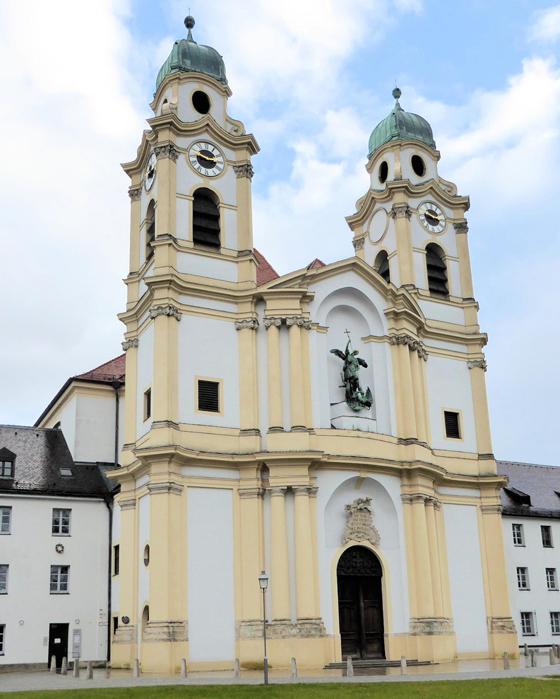 Die römisch-katholische Pfarrkirche ist ein Hauptwerk des Süddeutschen Rokoko in München. Foto: VA