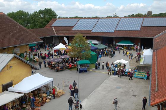 Das Öko-Hoffest am Gut Riem bietet jede Menge Spaß und Wissenwertes für Groß und Klein. Foto: LHM