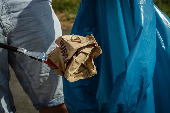 Anlässlich dem World Cleanup Day wird in der Amisiedlung gemeinsam Müll gesammelt. Foto: CCO