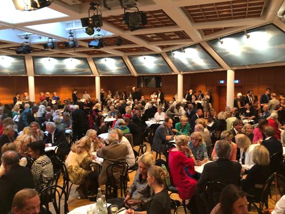 Bis auf den letzten Platz war der Festsaal im Bürgerforum Römerschanz besetzt, als die Gemeinde Grünwald zum Jahresempfang einlud. Foto: hw