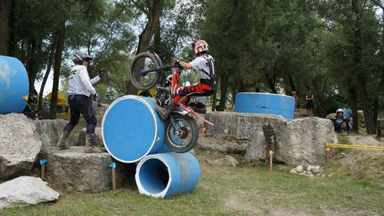 Motorrad-Trial bietet als Geschicklichkeits- und Aus- dauersportart den perfekten Ausgleich zum Schulsport. Foto: VA