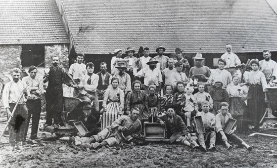 Ziegelarbeiter in Bayern um 1900. Foto: Heimatmuseum Vilsbiburg