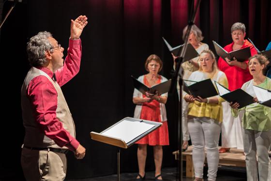 Der Zornedinger Kammerchor bietet am Samstag ein interessantes Programm mit Musik aus Kuba und Argentinien. Foto: Michael Zapke