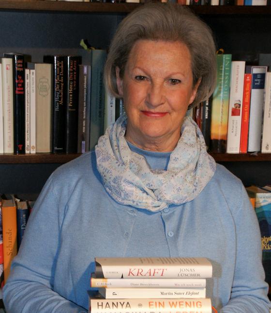 Auch in diesem Herbst verwöhnt Literaturkennerin Ulrike Wolz ihre Zuhörer mit handverlesenen Empfehlungen. Foto: VA