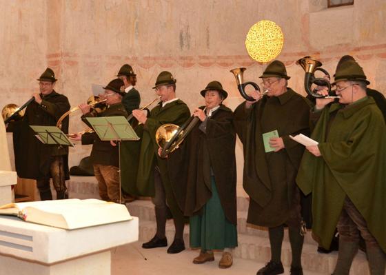 Waidmannsgilde München gestaltet die Hubertusmesse mit ihren gemischten Jagdhornbläserchor musikalisch. Foto: Stephan Simon