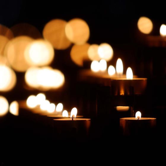 In der Christophoruskirche Zorneding laden Orgelmeditationen bei Kerzenlicht zur stillen Einkehr ein. Foto: CC0