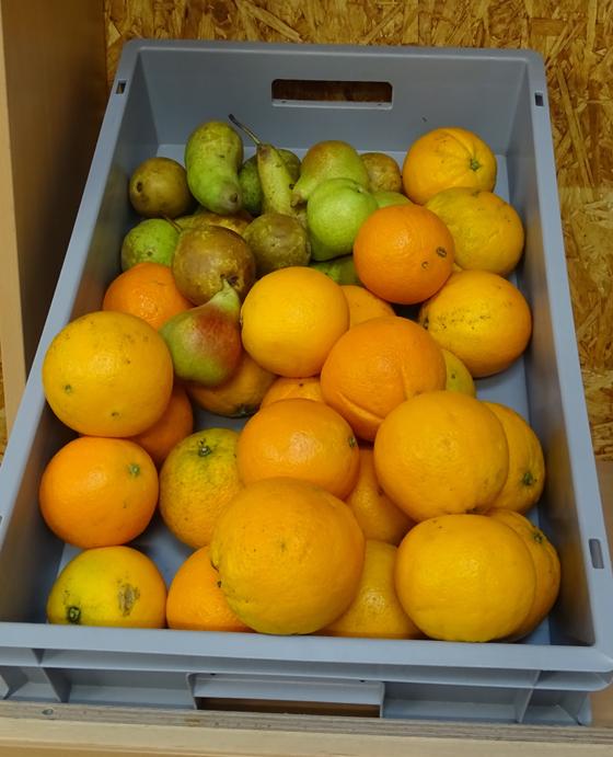 Im Tafelladen: Obst für die Bedürftigen.  Foto: Hufelschulte/NBH