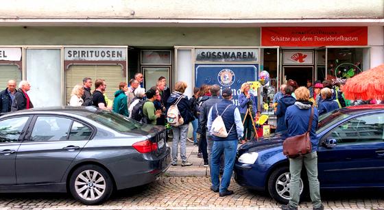 Das SPIX war ursprünglich ein leerstehendes kleines Ladenlokal an einem urbanen Unort, dem Mittleren Ring. Foto: Poesiebriefkasten.de