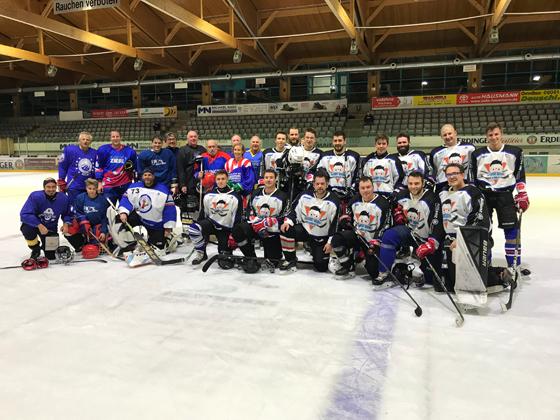 Das Eishockeyspiel der Hobbymannschaften aus Lohhof und Holzkirchen war äußerst spannend. Foto: Verein