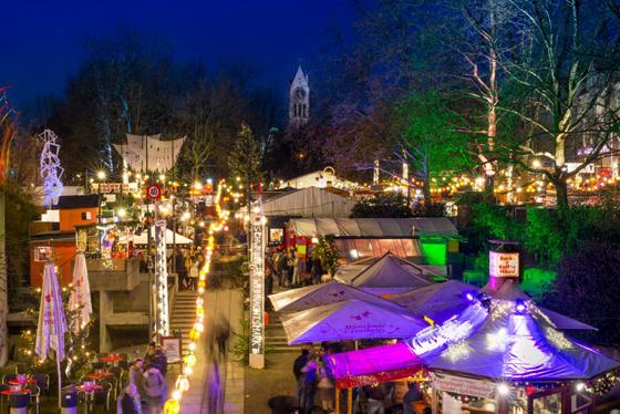 Seit 1976 verwandelt sich der Platz der Münchner Freiheit ein einen weihnachtlichen Künstler- und Kunsthandwerkermarkt der etwas anderen Art. Foto: Thomas Gießner