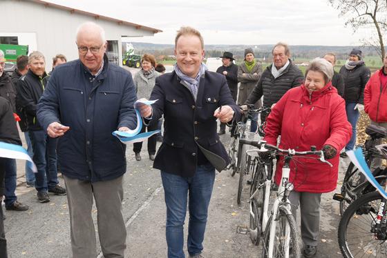 Auf dem 300 Meter langen Weg können die Radfahrer und Fußgänger jetzt sicherer zwischen Frauenneuharting und Lauterbach unterwegs sein.