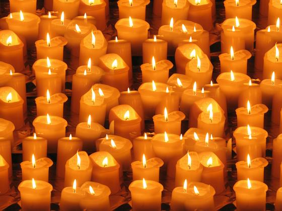 Eine Kerze für die Menschenrechte. Foto: VA